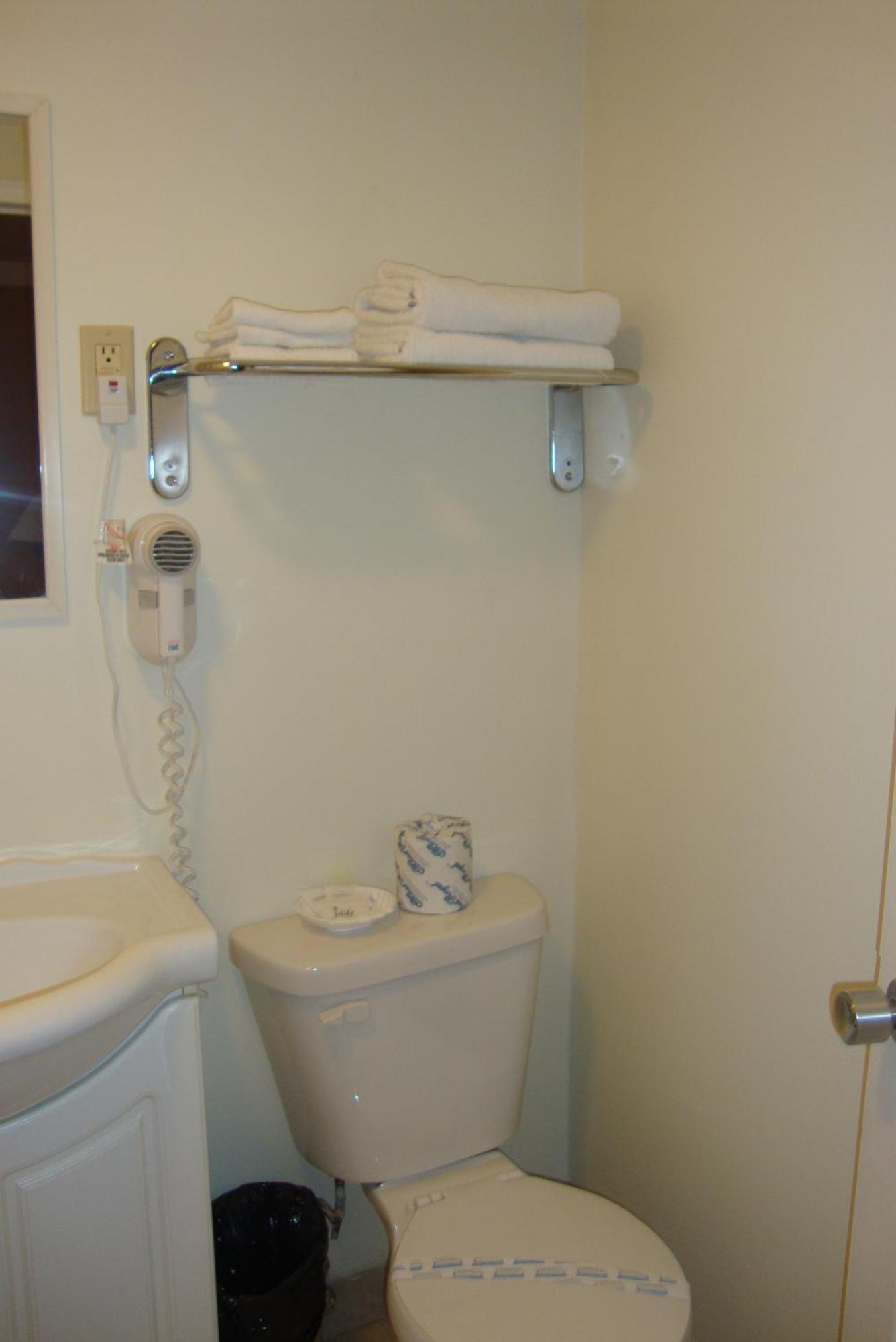 Royal Napanee Inn Greater Napanee Экстерьер фото