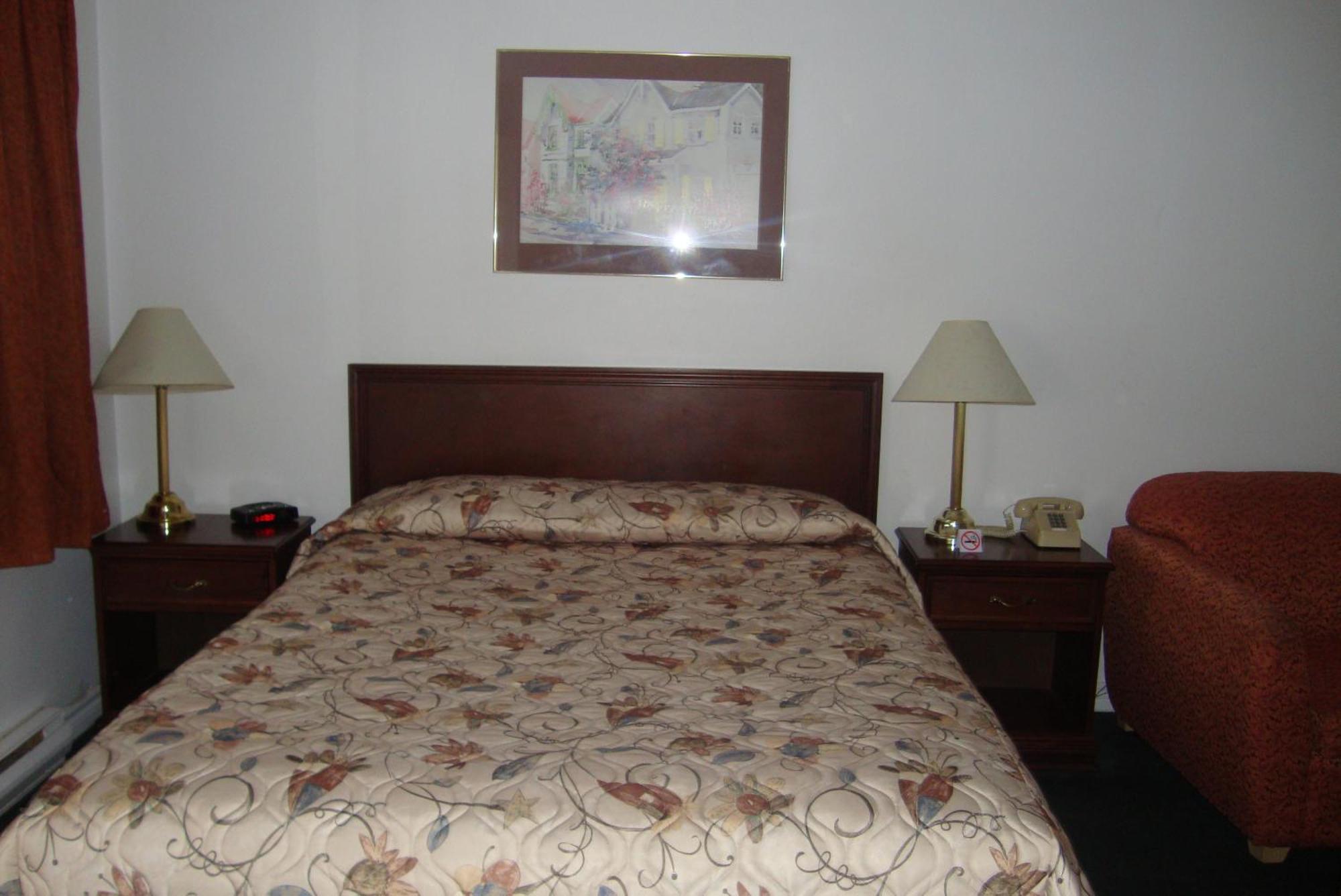 Royal Napanee Inn Greater Napanee Экстерьер фото