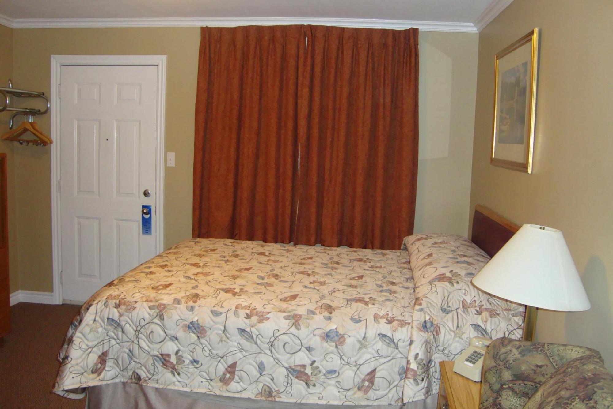 Royal Napanee Inn Greater Napanee Экстерьер фото