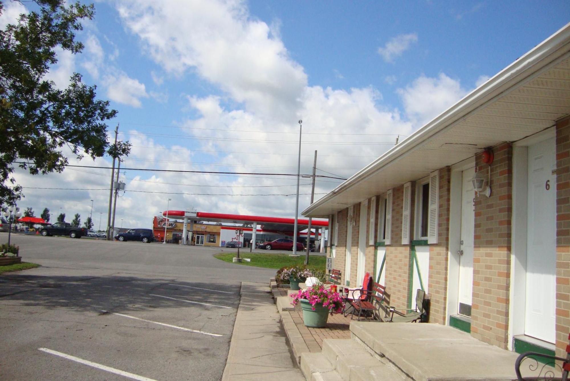 Royal Napanee Inn Greater Napanee Экстерьер фото