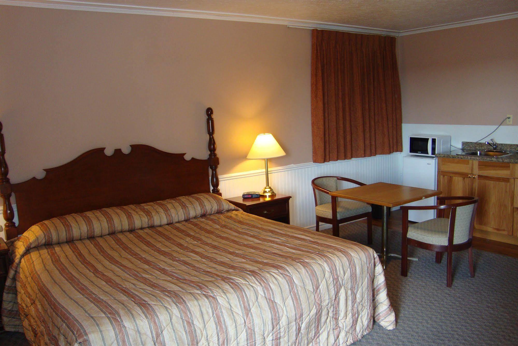 Royal Napanee Inn Greater Napanee Экстерьер фото