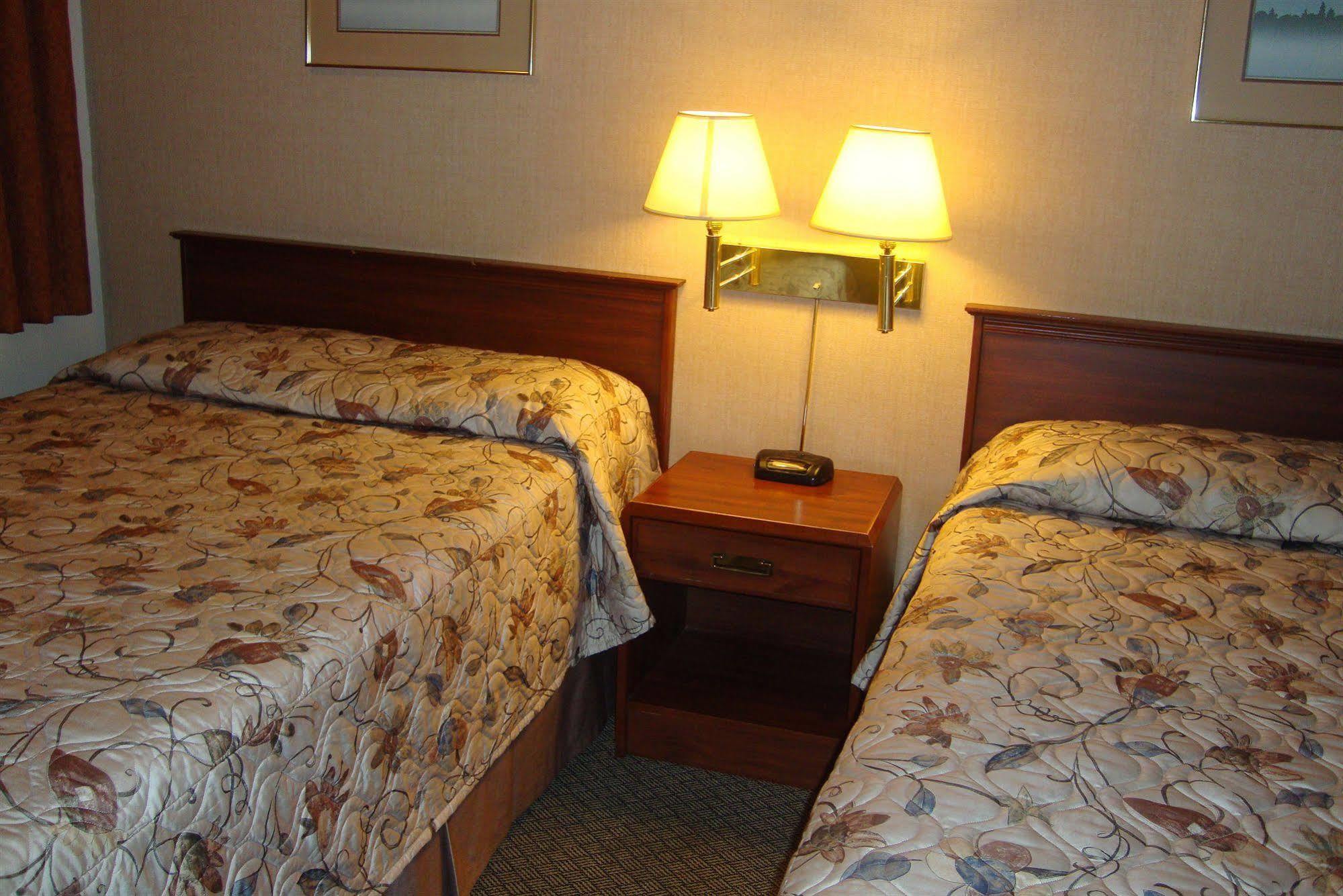 Royal Napanee Inn Greater Napanee Экстерьер фото