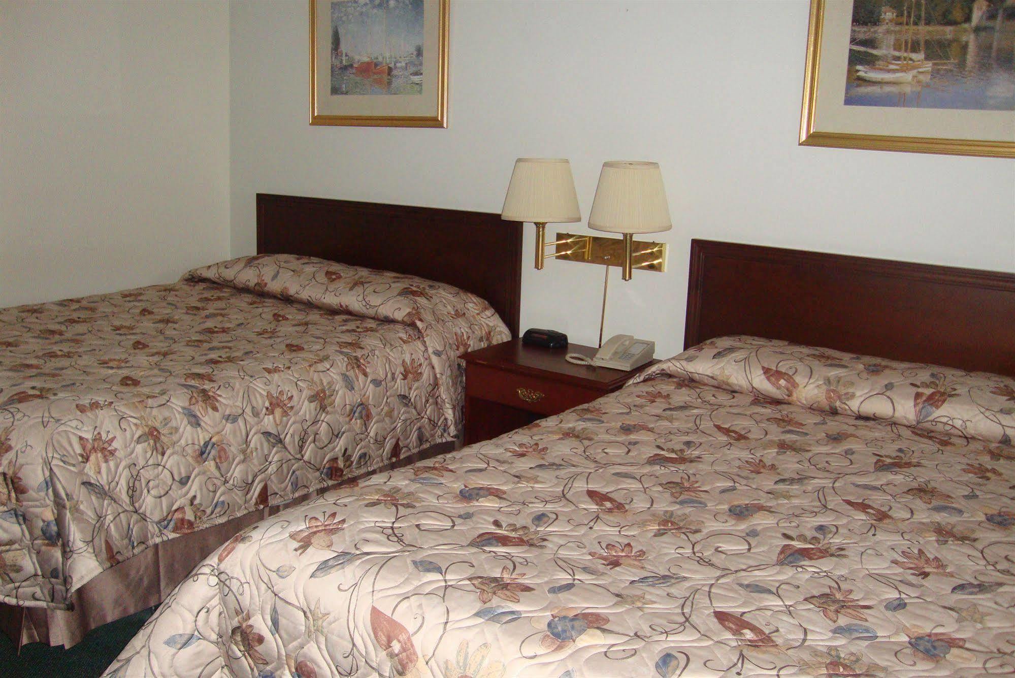 Royal Napanee Inn Greater Napanee Экстерьер фото