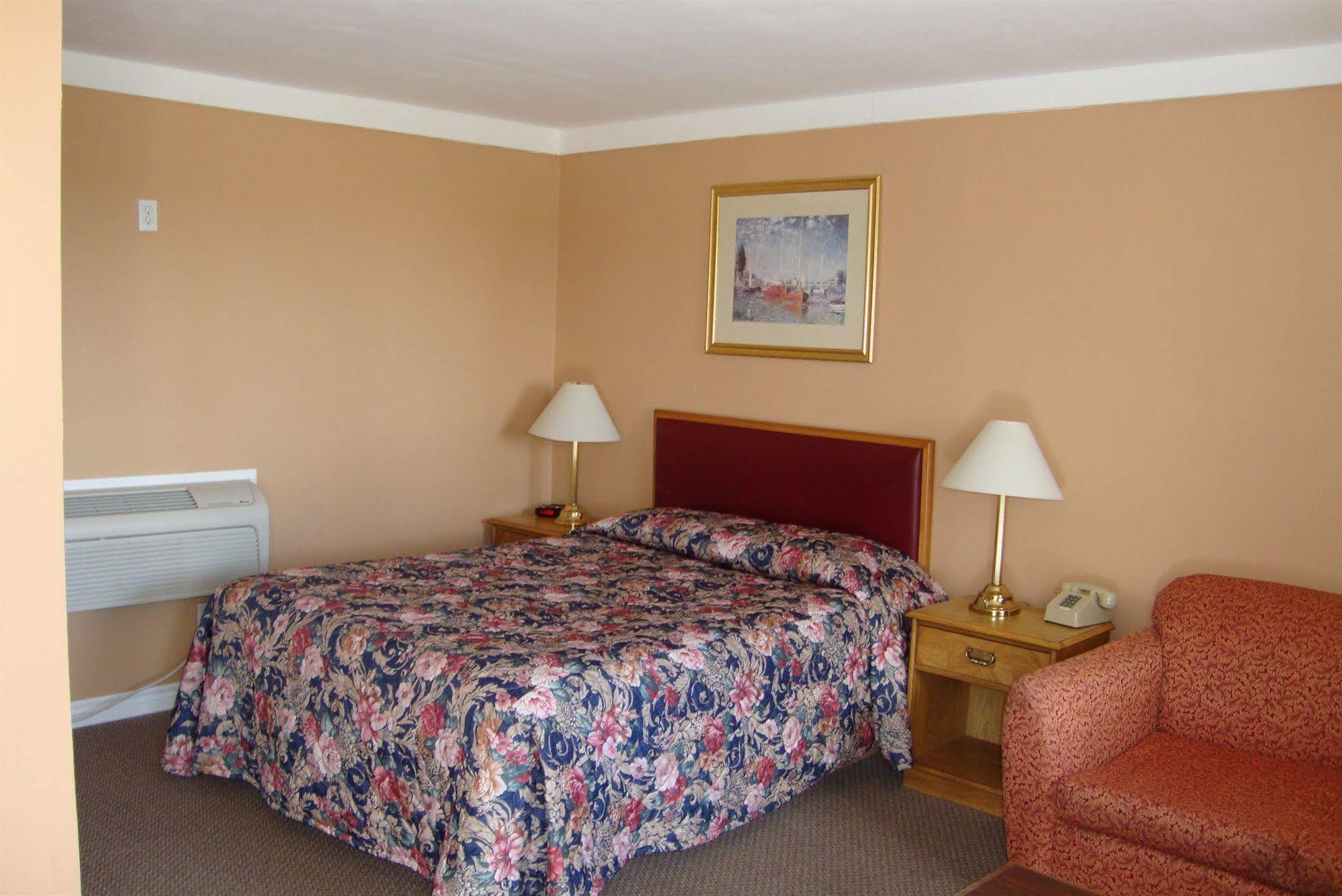 Royal Napanee Inn Greater Napanee Экстерьер фото